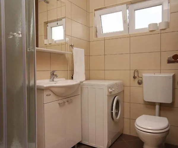 Apartman With Wifi Starigrad, Paklenica - 6577 *