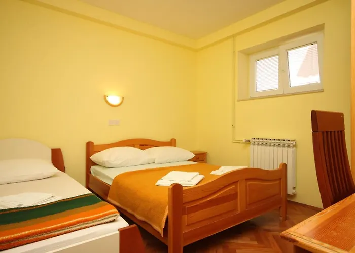 Apartman With Wifi Starigrad, Paklenica - 6577 *